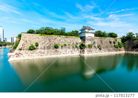 大阪城、南外堀東側の一番櫓を望む景色 117813277