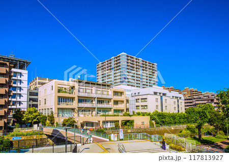 日本の横浜都市景観 8月。SOTETSU 星川駅前などを望む。奥に横浜市消防局=令和6年8月24日 日本の横浜都市景観 8月。SOTETSU 星川駅前などを望む。奥に横浜市消防局=令和6年8月24日 117813927