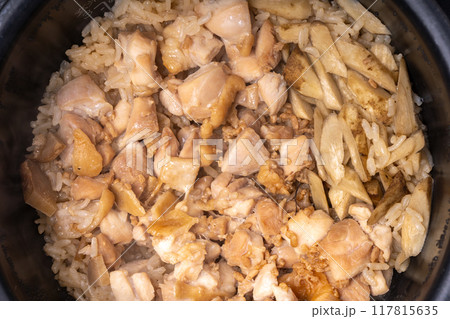 鶏ごぼうの醤油こうじ炊き込みご飯 117815635