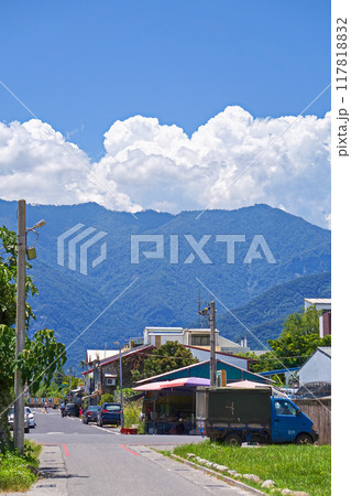 【台湾/台東県】台湾中央山脈と池上郷の風景 117818832