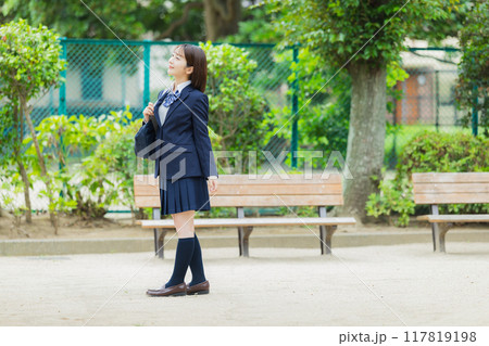 公園の女子高生 公園の女子高生 117819198