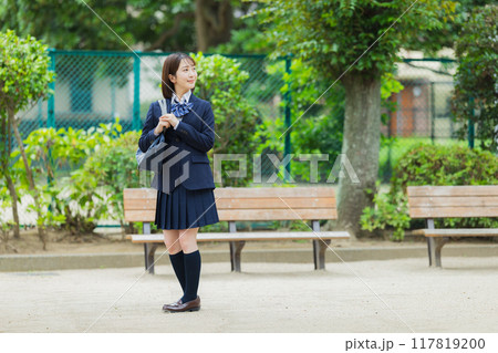 公園の女子高生 公園の女子高生 117819200