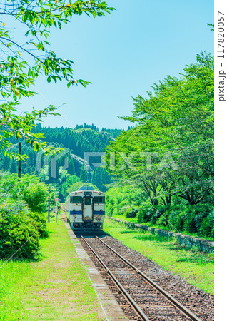 故郷へと続く線路 117820057