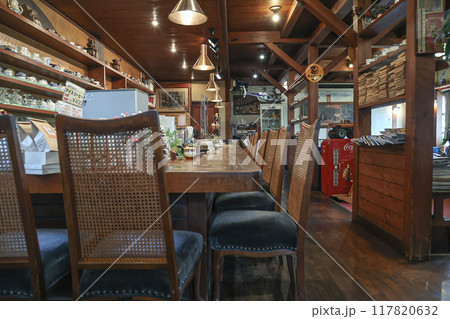 レトロな喫茶店 117820632
