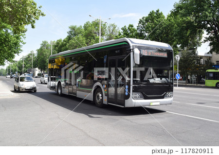ウズベキスタン・タシュケントのEVバス ウズベキスタン・タシュケントのEVバス 117820911