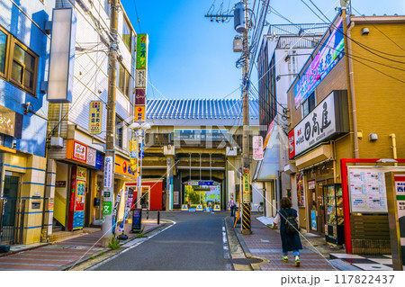 日本の横浜都市景観　8月。SOTETSU　天王町駅 東口 （北方面）などを望む＝令和6年8月24日 117822437