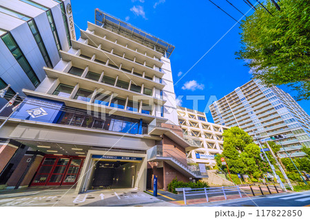 日本の横浜都市景観　8月。SOTETSU　星川駅前の横浜市消防局などを望む＝令和6年8月24日 117822850