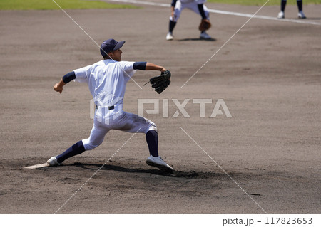 練習試合で投球する左投手(高校野球) 練習試合で投球する左投手(高校野球) 117823653