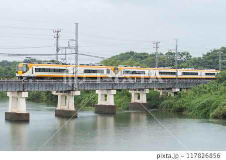 【山田線】雨の櫛田川を渡る特急列車 117826856