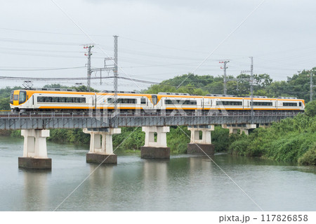 【山田線】雨の櫛田川を渡る特急列車 117826858