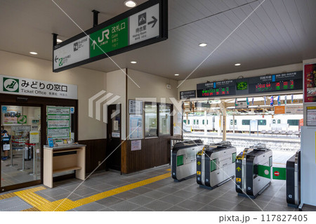 村上駅の改札　新潟県 117827405