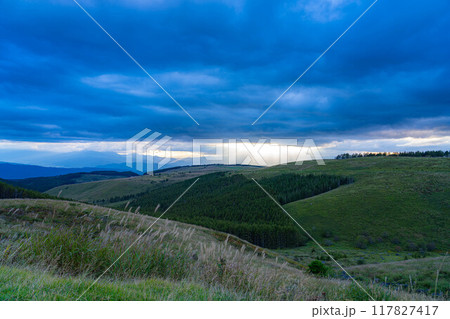 【天使の梯子】霧ケ峰高原から見る天使の梯子【長野県】 【天使の梯子】霧ケ峰高原から見る天使の梯子【長野県】 117827417