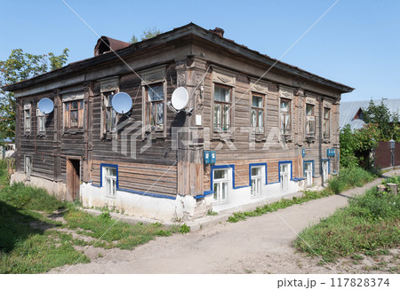 Traditional two-storey wooden house in ancient russian town 117828374
