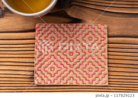 手づくり刺し子のコースター（柿の花） 117829123