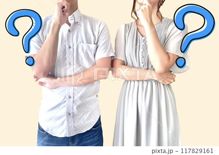 悩む、考える男女のイメージ 117829161