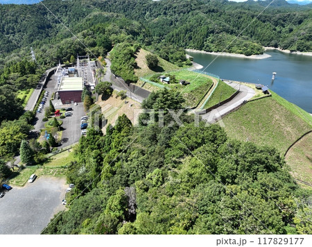 【城山上空から空撮】 城山湖と城山発電所 【城山上空から空撮】 城山湖と城山発電所 117829177