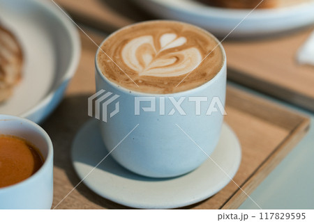 カフェラテ 117829595