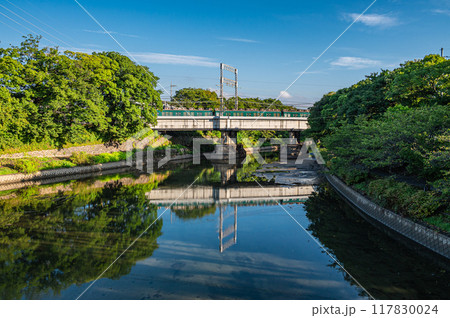 伏見みなと橋から濠川の眺め　京阪電車鉄橋　京都市伏見区 117830024