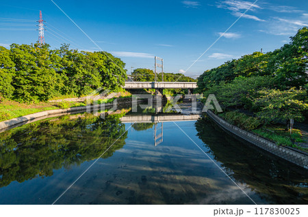 伏見みなと橋から濠川の眺め 京阪電車鉄橋 京都市伏見区 伏見みなと橋から濠川の眺め 京阪電車鉄橋 京都市伏見区 117830025
