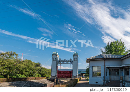 京都伏見の名所　三栖閘門　京都市伏見区 117830039