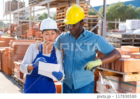 Builders talking about documentation in storage 117830580