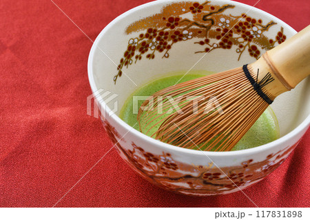 日本の茶道 茶碗と茶筅 コピースペースあり 日本の茶道 茶碗と茶筅 コピースペースあり 117831898