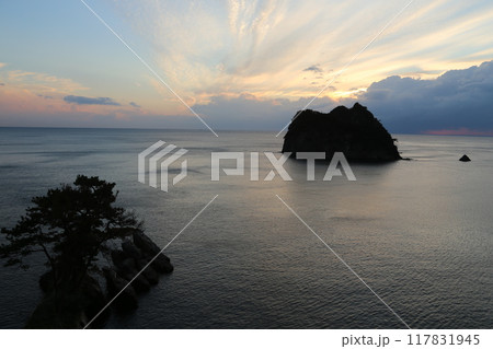 美しい海岸の夕焼け 美しい海岸の夕焼け 117831945