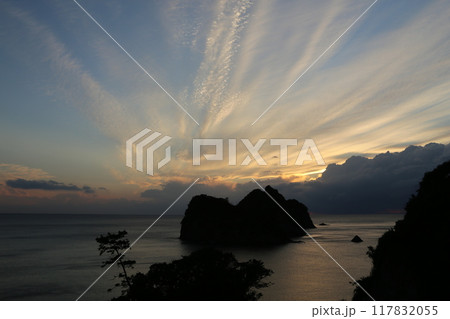 美しい海岸の夕焼け 美しい海岸の夕焼け 117832055