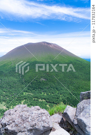 【山素材】夏のトーミの頭から見る浅間山【長野県】 【山素材】夏のトーミの頭から見る浅間山【長野県】 117832164
