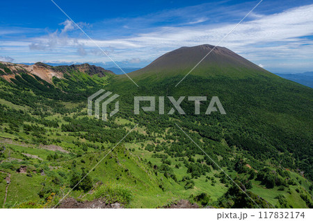 【山素材】夏のトーミの頭から見る浅間山【長野県】 【山素材】夏のトーミの頭から見る浅間山【長野県】 117832174