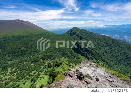 【山素材】夏のトーミの頭から見る浅間山【長野県】 【山素材】夏のトーミの頭から見る浅間山【長野県】 117832178