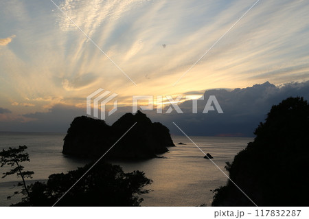 美しい海岸の夕焼け 美しい海岸の夕焼け 117832287