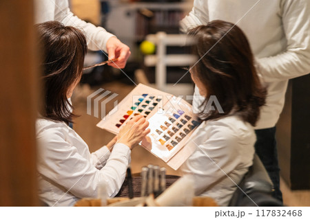 beauty parlor 117832468