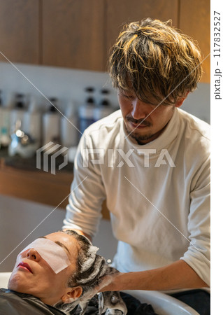 beauty parlor 117832527