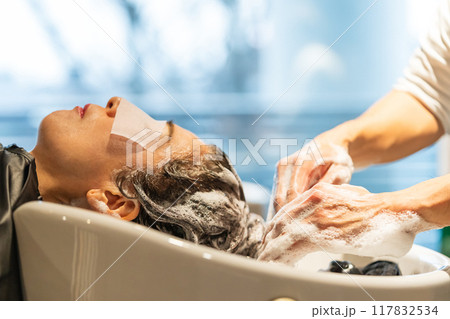 beauty parlor 117832534