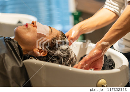 beauty parlor 117832538