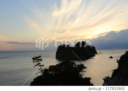 美しい海岸の夕焼け 美しい海岸の夕焼け 117832602