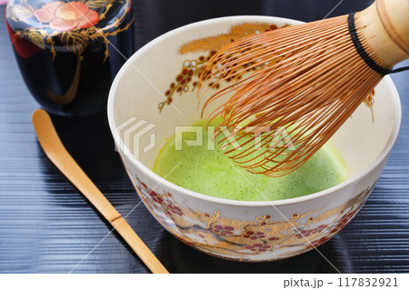 日本の茶道　茶碗と茶筅と茶杓と棗 117832921