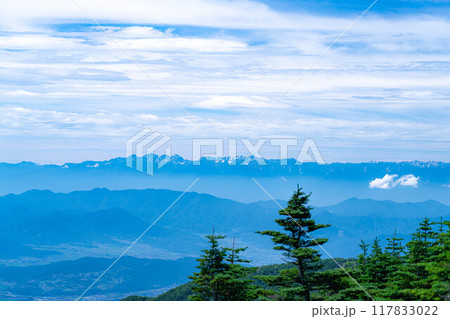 【山素材】夏のトーミの頭から見る善光寺平方面【長野県】 117833022