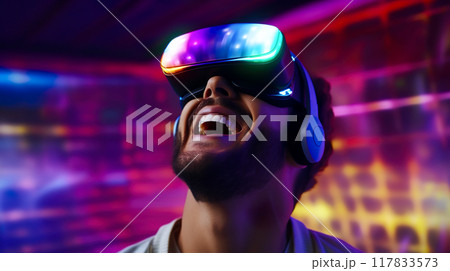 仮想現実に興奮するVRゴーグルを着けた男性 117833573