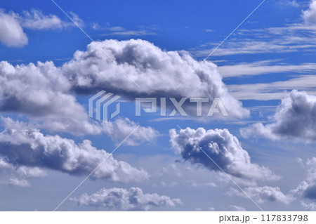 日本の横浜都市景観 夏空。猛烈な暑さが続く日本列島…巨大な雲が首都圏を通過…=8月26日、横浜から 日本の横浜都市景観 夏空。猛烈な暑さが続く日本列島…巨大な雲が首都圏を通過…=8月26日、横浜から 117833798