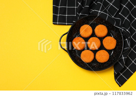 Fried mozzarella, tasty and delicious food, fried food Fried mozzarella, tasty and delicious food, fried food 117833962