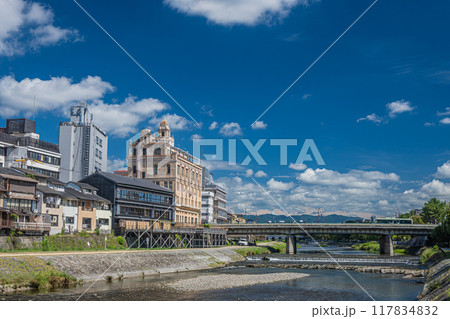 京都鴨川夏景色 四条大橋付近 京都鴨川夏景色 四条大橋付近 117834832