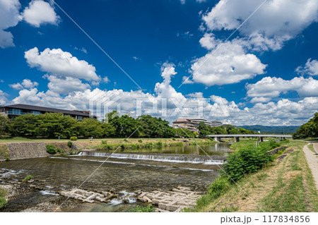 京都鴨川夏景色 117834856