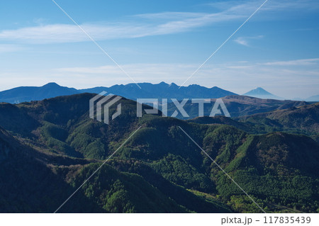 美ヶ原の王ヶ頭より八ヶ岳連峰と富士山を望む 美ヶ原の王ヶ頭より八ヶ岳連峰と富士山を望む 117835439