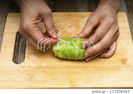 ローリキャベツ 肉ダネをキャベツで包む ローリキャベツ 肉ダネをキャベツで包む 117836563