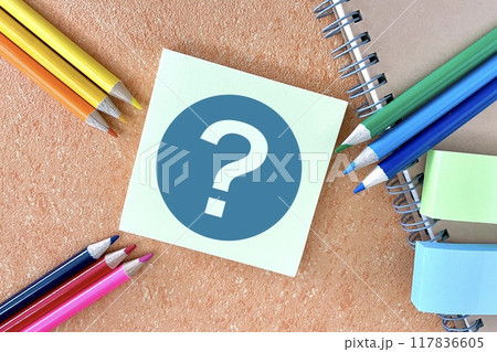 ノートとメモとはてなマーク 117836605