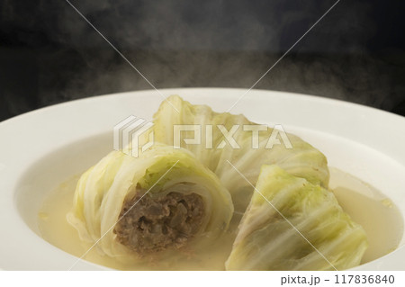 ロルキャベツ　煮込んだロールキャベツ 117836840