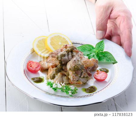 鶏肉のジェノベーゼソテー ( チキンソテー ジェノベーゼソース ) 鶏肉のジェノベーゼソテー ( チキンソテー ジェノベーゼソース ) 117838123