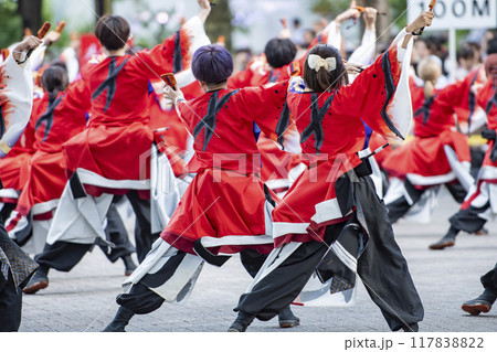 夏に熱い思いを持って踊るよさこい 117838822
